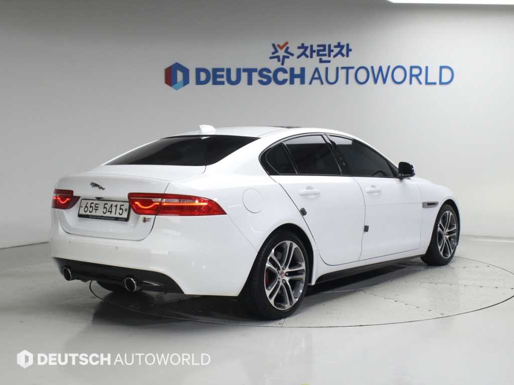 재규어 XE 3.0 SC S 사진 2/20