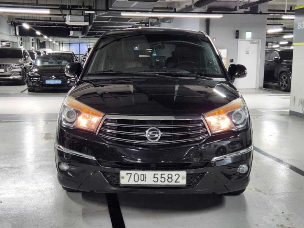 KGM 코란도 2WD LT 11인승 사진 2/16