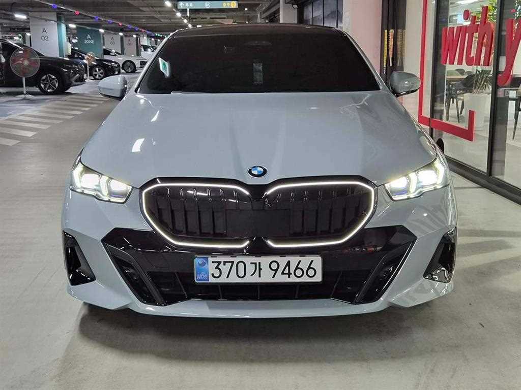 BMW 5시리즈 530i xDrive M 스포츠 사진 2/20