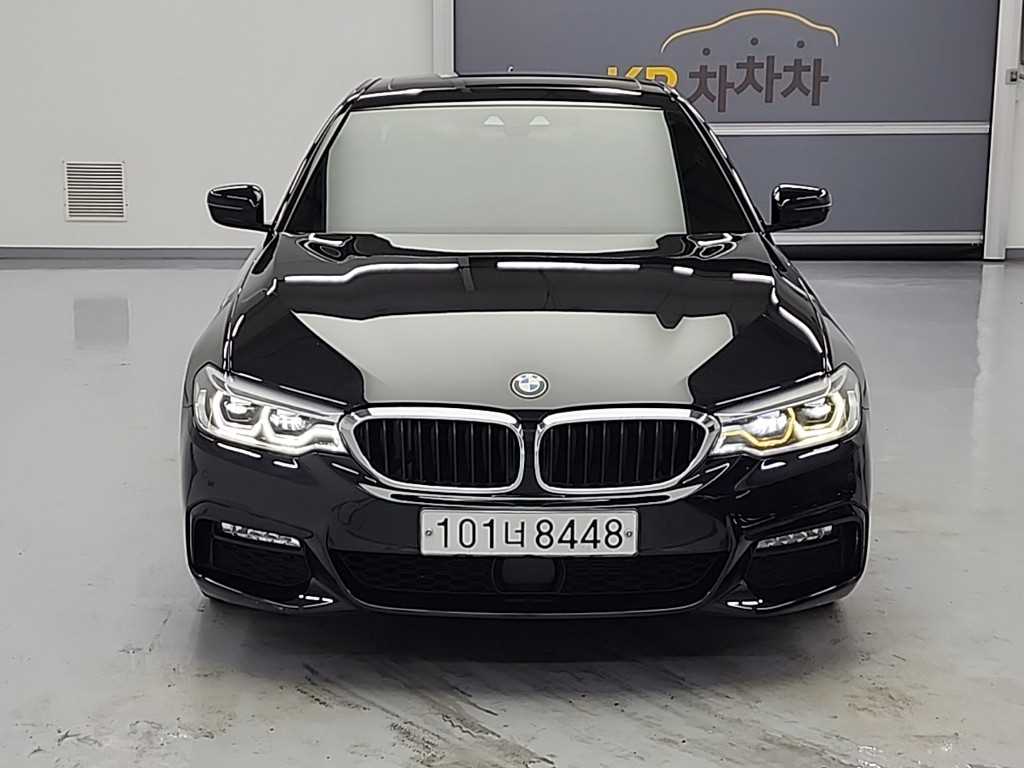 BMW 5시리즈 520d M 스포츠 사진 2/19