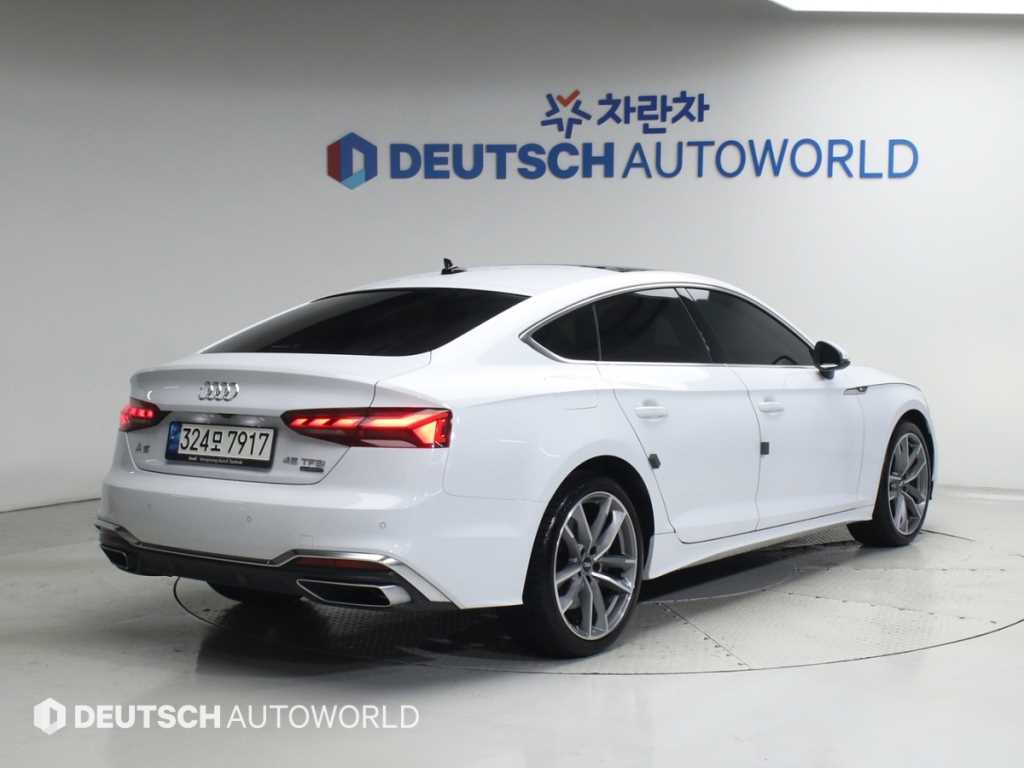 아우디 A5 45 TFSI 콰트로 프리미엄 스포트백 사진 2/20