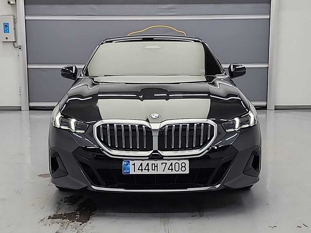 BMW 5시리즈 530i xDrive M 스포츠 사진 2/19