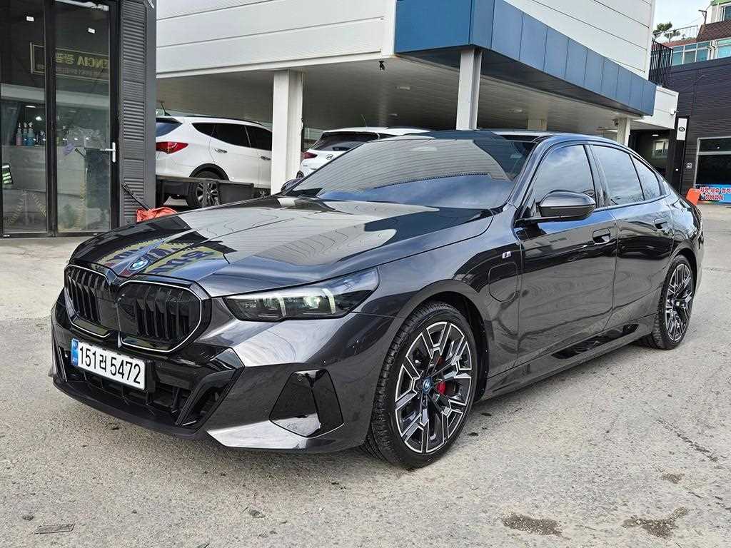 BMW 5시리즈 530e xDrive M 스포츠 프로 사진 2/20
