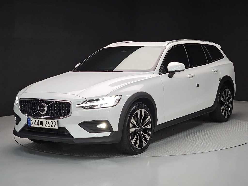 V60 크로스 컨트리 2세대 2.0 B5 얼티메이트 AWD 2024년식