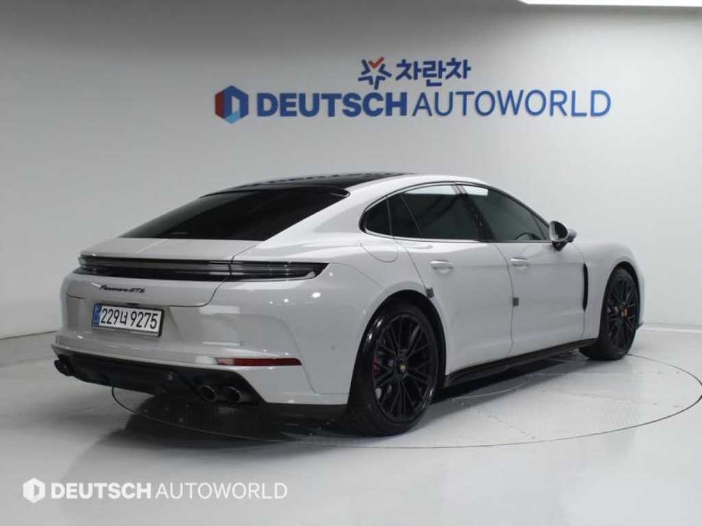 포르쉐 파나메라 4.0 V8 GTS 사진 2/20