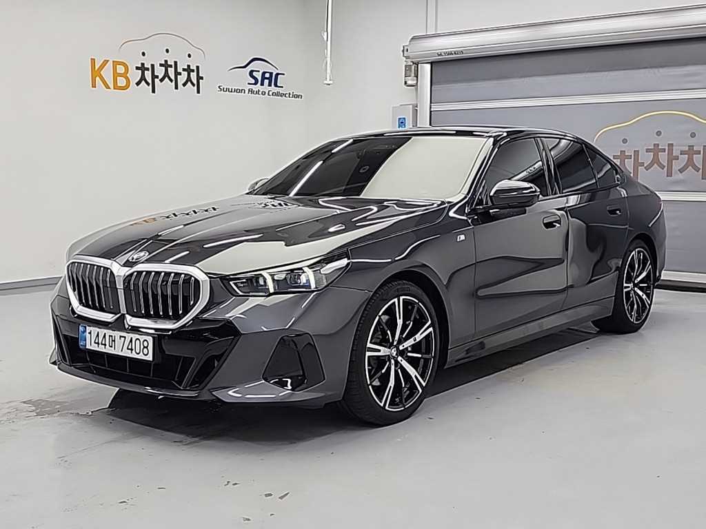 BMW 5시리즈 530i xDrive M 스포츠 사진