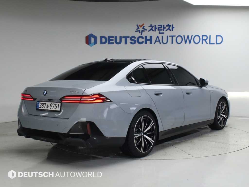 BMW 5시리즈 530i xDrive M 스포츠 사진 2/20