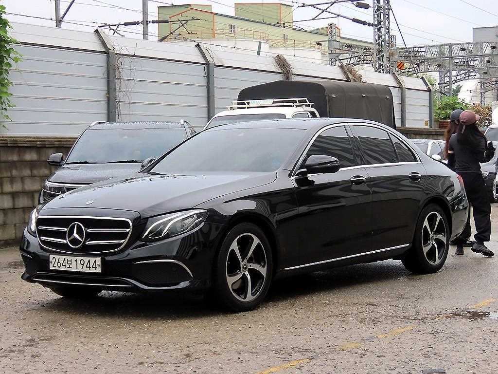 벤츠 E 클래스 E250 아방가르드 사진 2/20