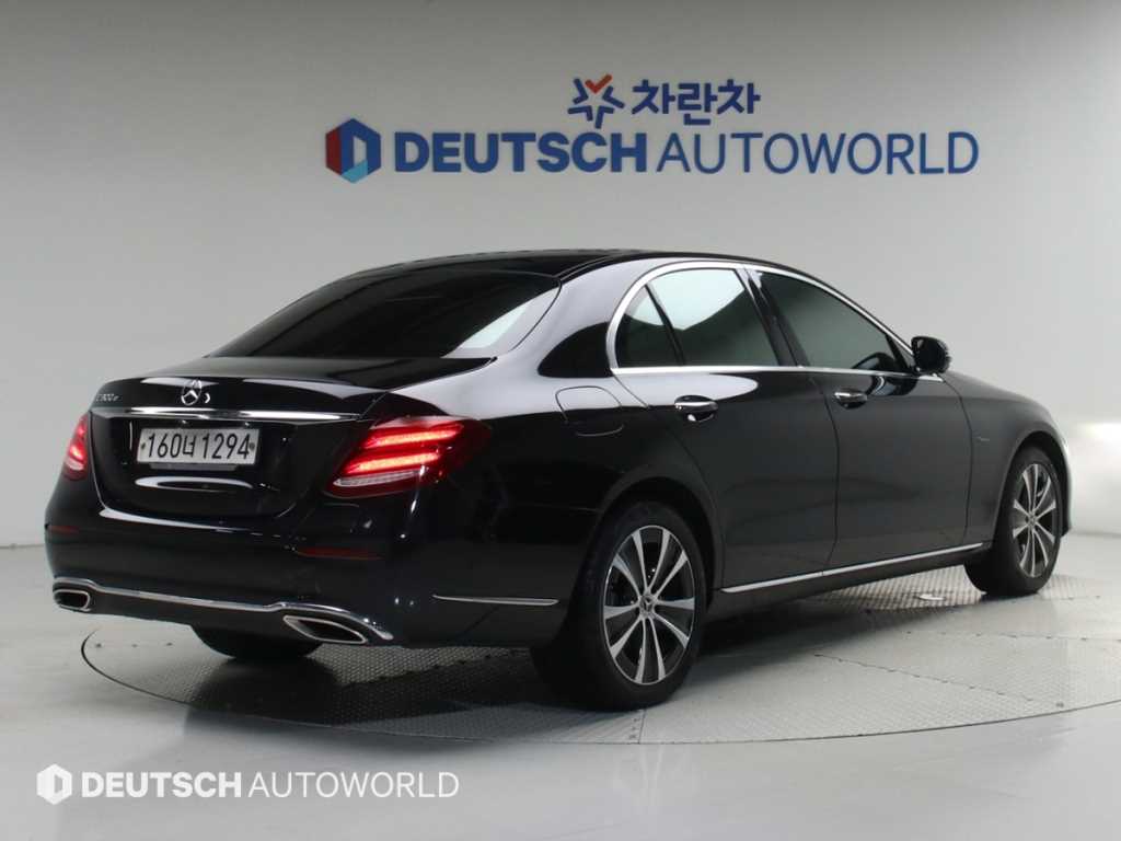 벤츠 E 클래스 E300e 익스클루시브 사진 2/20