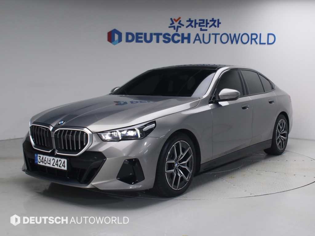 BMW 5시리즈 520i M 스포츠 사진