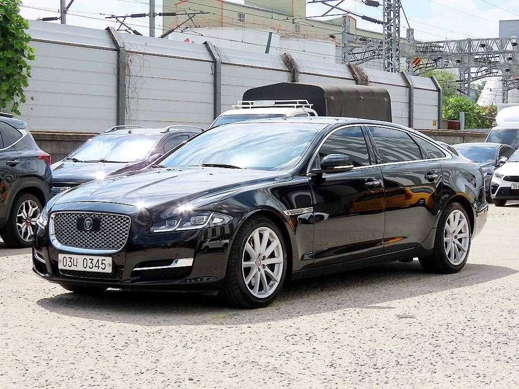 재규어 XJ 3.0D 프리미엄 럭셔리 LWB 사진 2/20