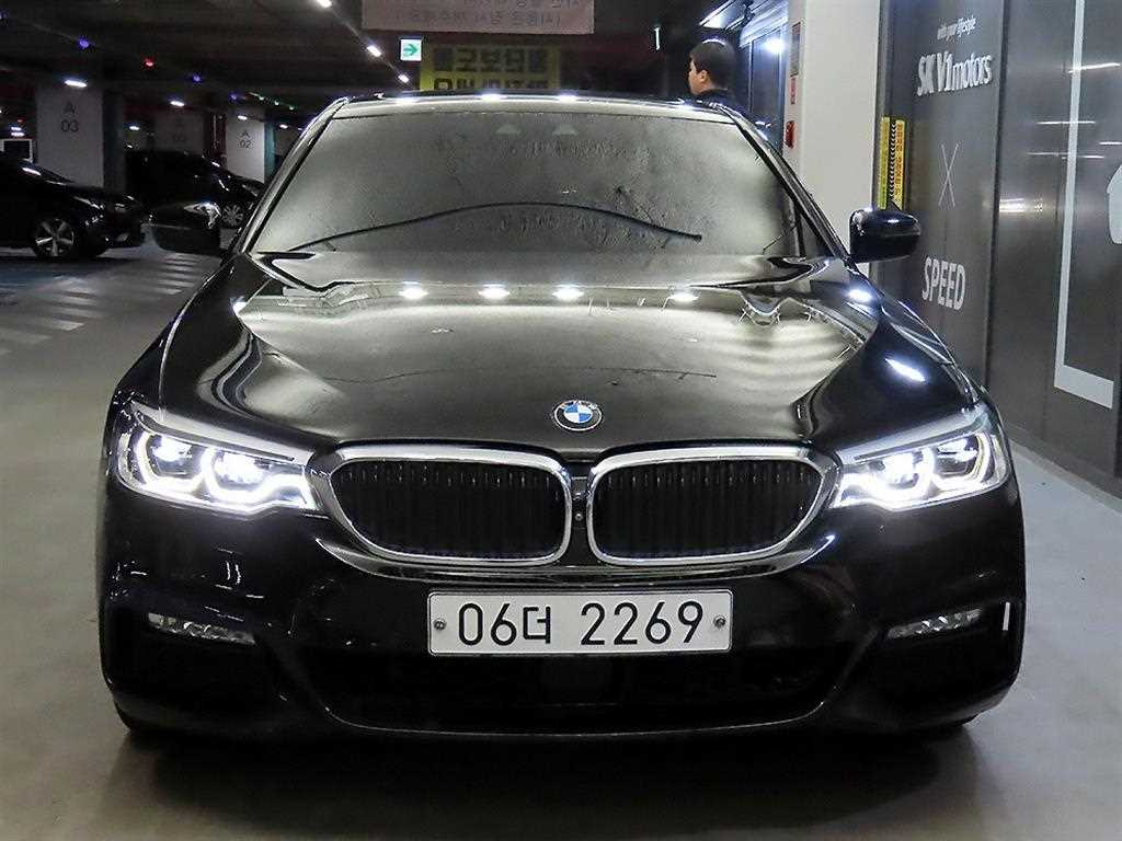 BMW 5시리즈 530i M 스포츠 플러스 사진 2/20