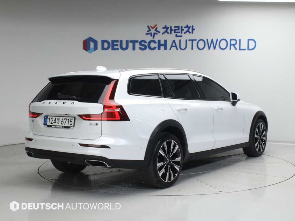 볼보 V60 2.0 B5 프로 AWD 사진 2/20