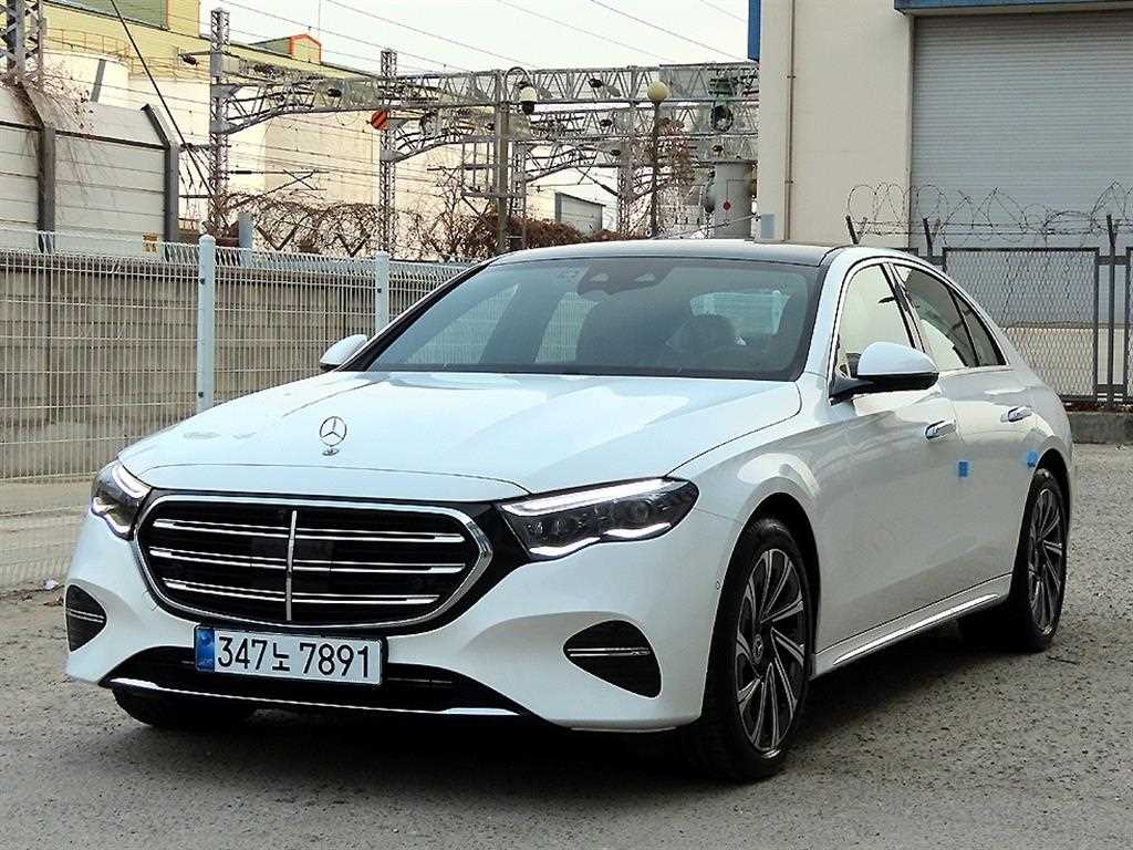 벤츠 E 클래스 E300 4MATIC 익스클루시브 사진 2/20