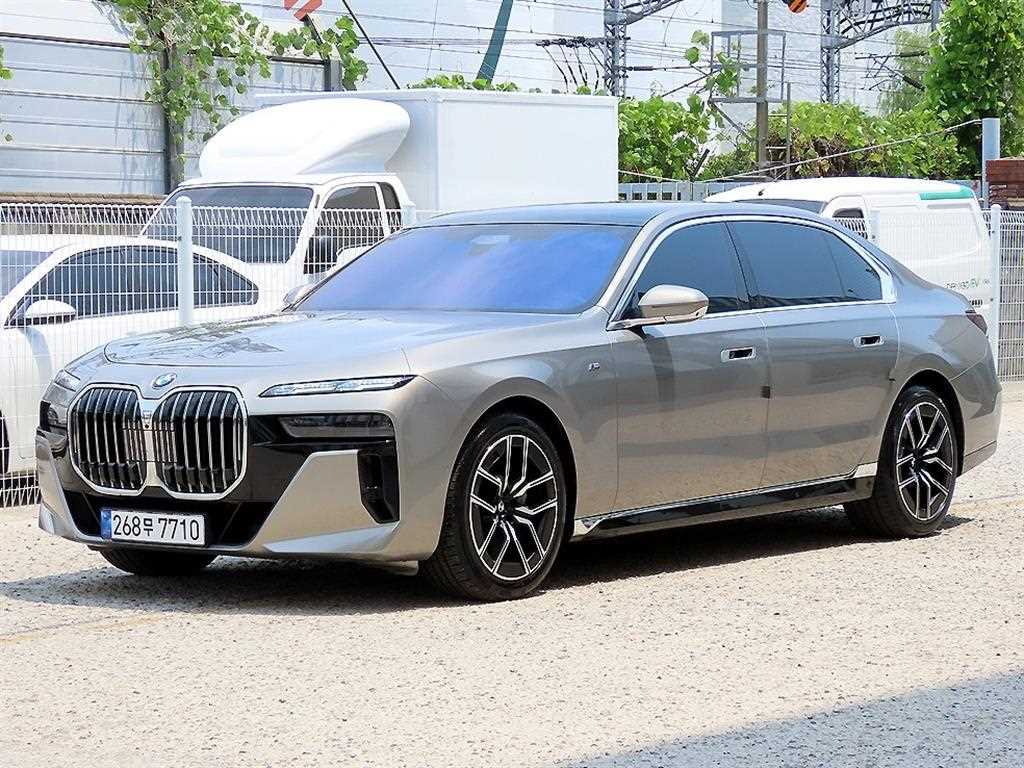 BMW 7시리즈 740d xDrive M 스포츠 사진 2/20