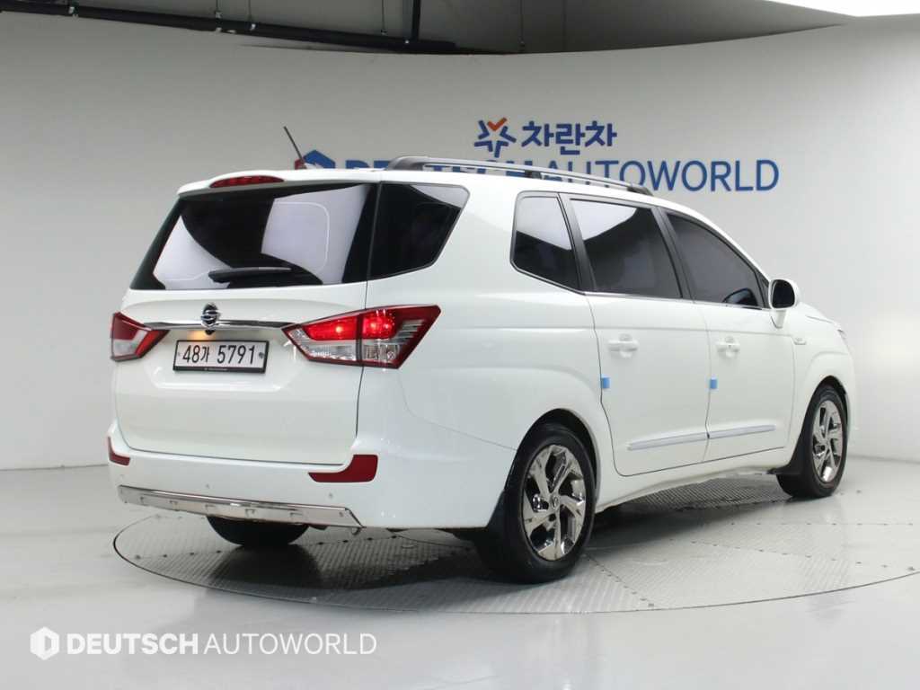 KGM 코란도 4WD TX 9인승 사진 2/20