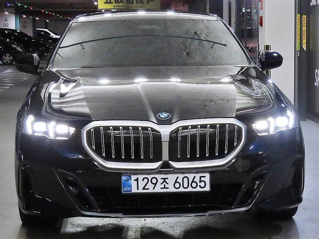 BMW 5시리즈 530e M 스포츠 사진 2/20