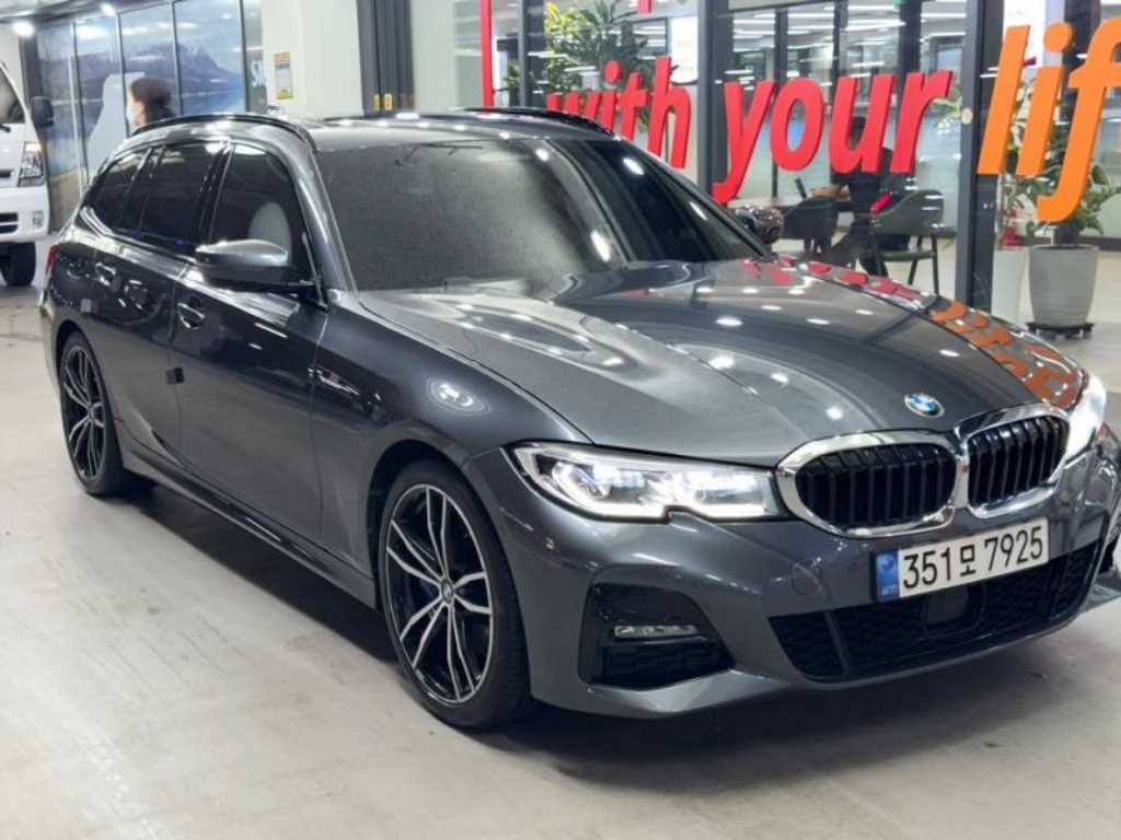 BMW 3시리즈 320i 투어링 M 스포츠 사진 2/20