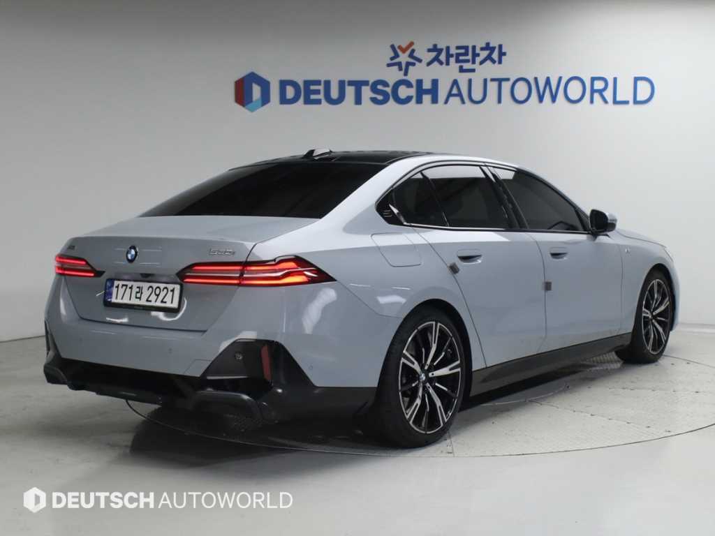 BMW 5시리즈 530i xDrive M 스포츠 사진 2/20