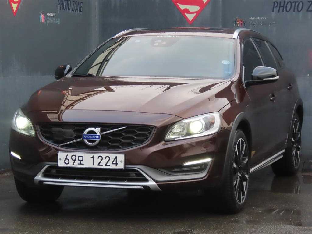 V60 크로스컨트리 2.0 T5 AWD 2016년식