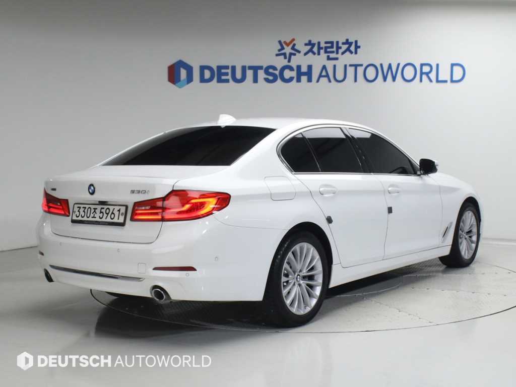 BMW 5시리즈 530i M 스포츠 플러스 사진 2/20