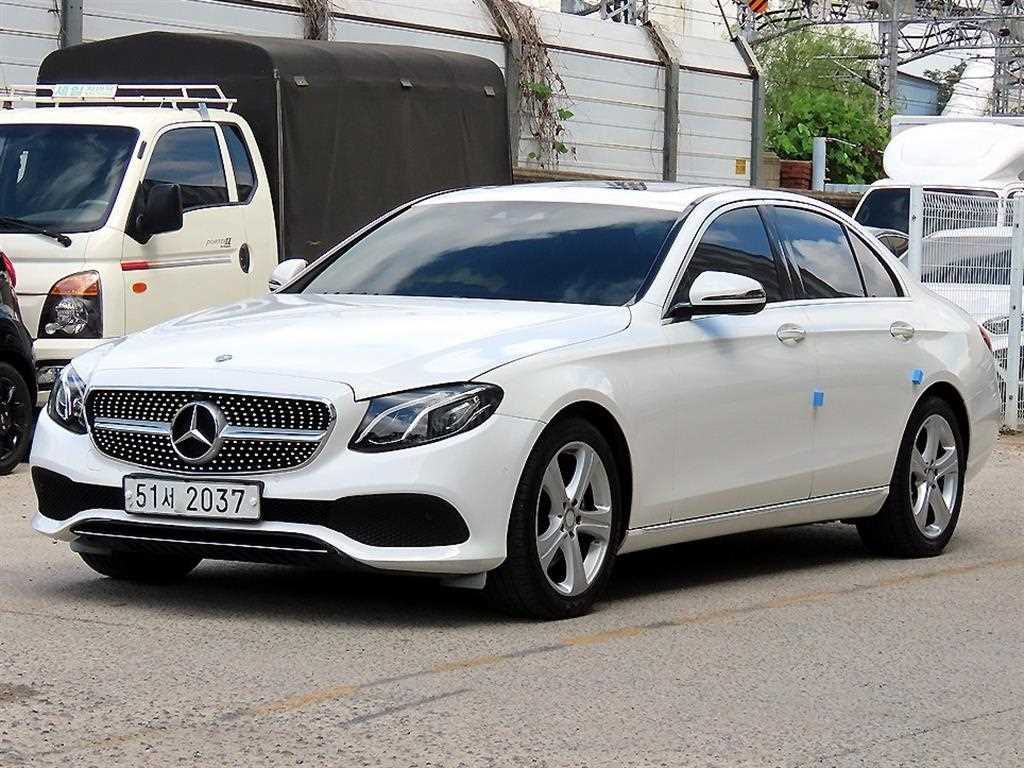 벤츠 E 클래스 E200 아방가르드 사진