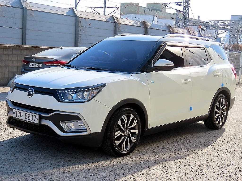 KGM 티볼리 2WD 디젤 1.6 IX 사진 2/19