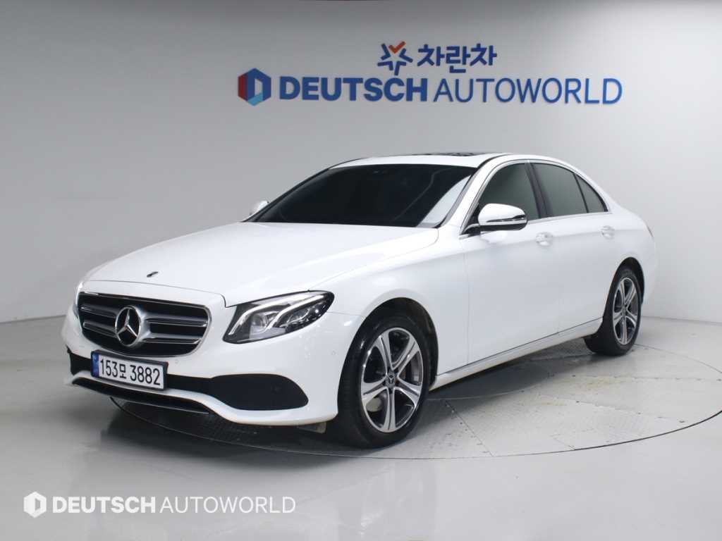 벤츠 E 클래스 E220d 아방가르드 사진 2/20