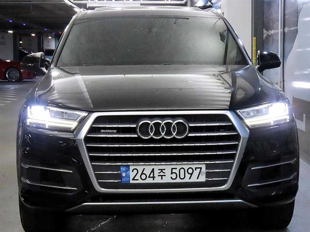 아우디 Q7 45 TFSI 콰트로 사진 2/20