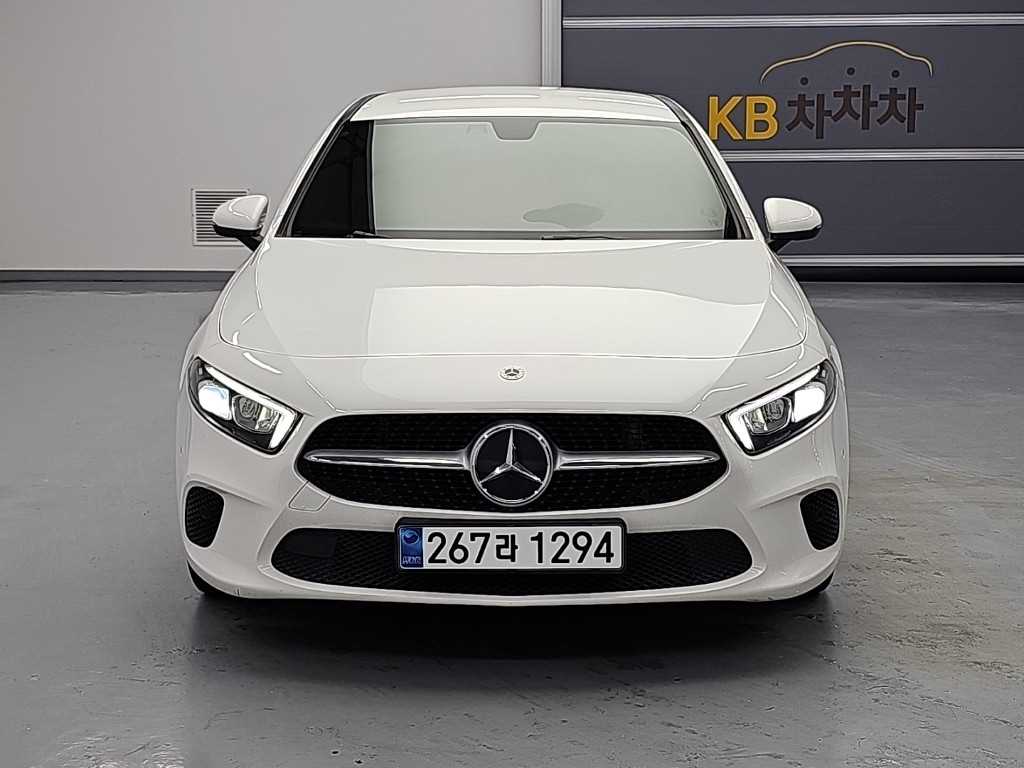벤츠 A 클래스 A220 세단 사진 2/19