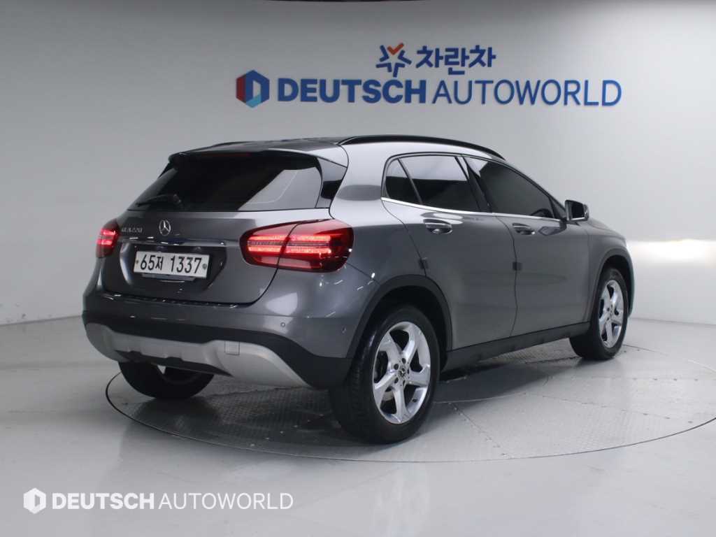 벤츠 GLA 클래스 GLA220 사진 2/20