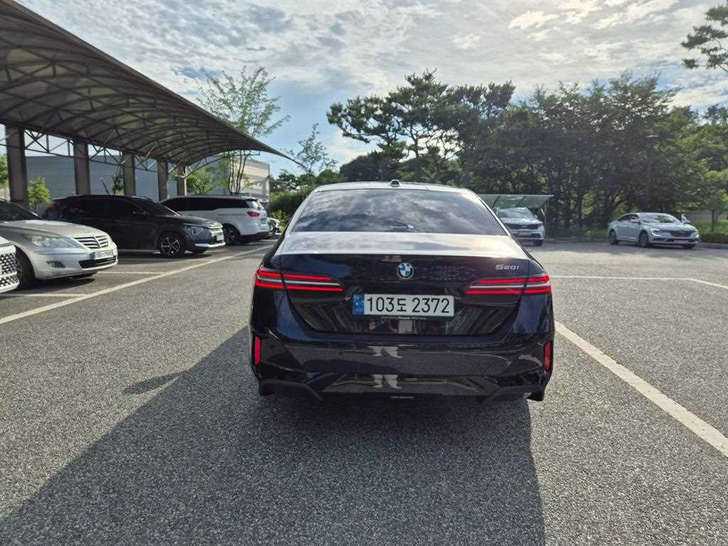 BMW 5시리즈 520i M 스포츠 사진 2/20