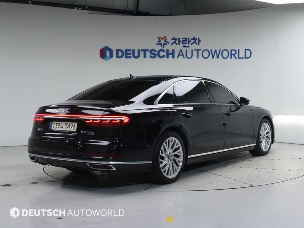 아우디 A8 55 TFSI 콰트로 LWB 사진 2/20