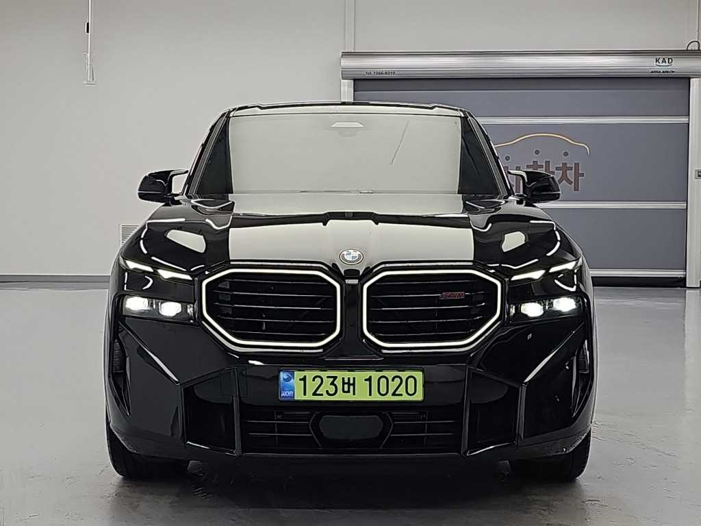 BMW XM 레이블 사진