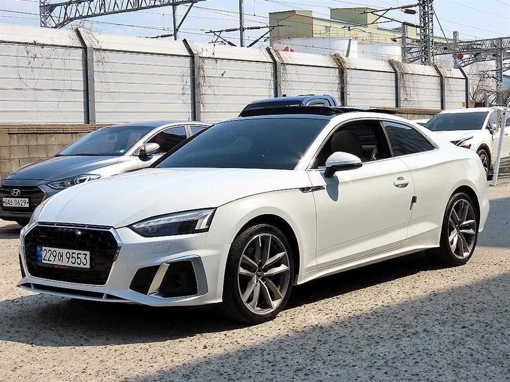 아우디 A5 45 TFSI 콰트로 프리미엄 쿠페 사진 2/19