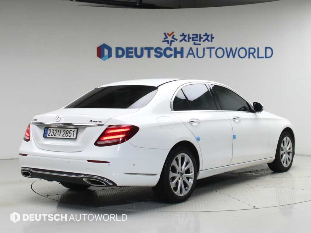벤츠 E 클래스 E300 4MATIC 익스클루시브 스텐다드 사진 2/20