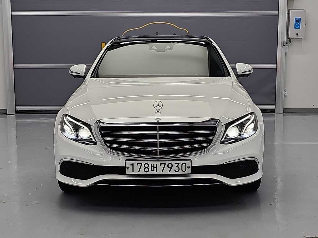 벤츠 E 클래스 E300e 익스클루시브 사진 2/20