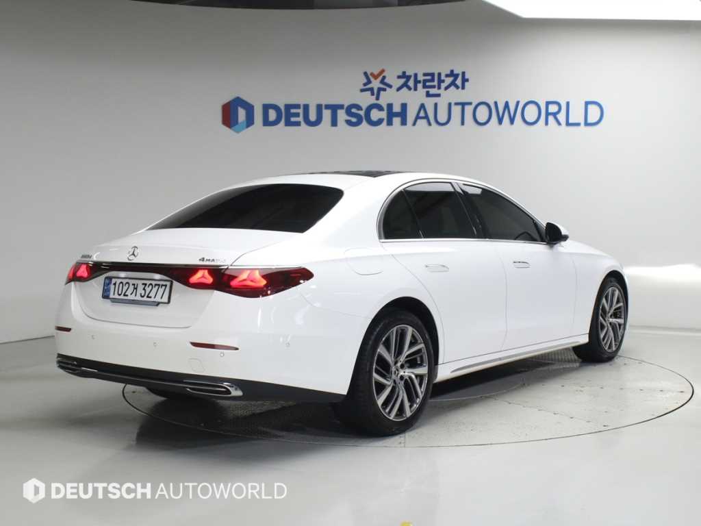 벤츠 E 클래스 E220d 4MATIC 익스클루시브 사진 2/20