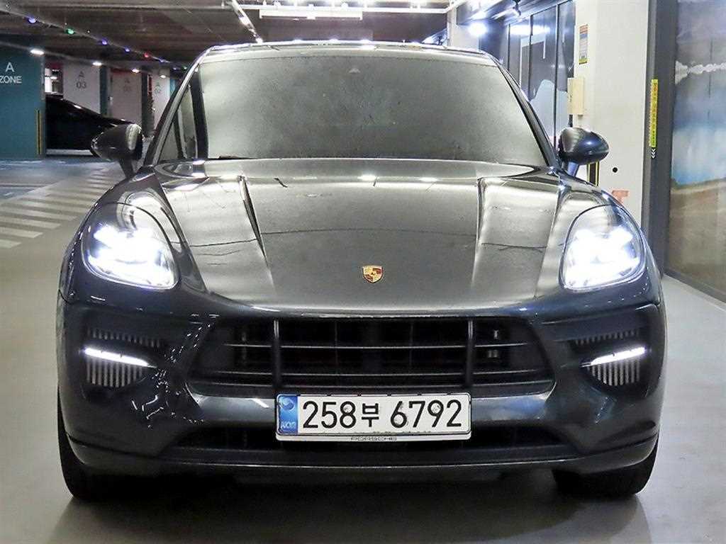포르쉐 마칸 가솔린 2.9 GTS 사진 2/20