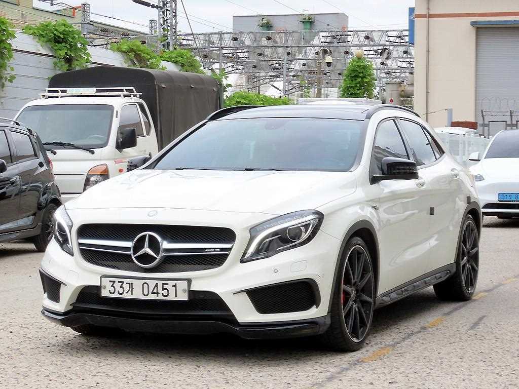 벤츠 GLA 클래스 GLA45 AMG 4MATIC 사진 2/19