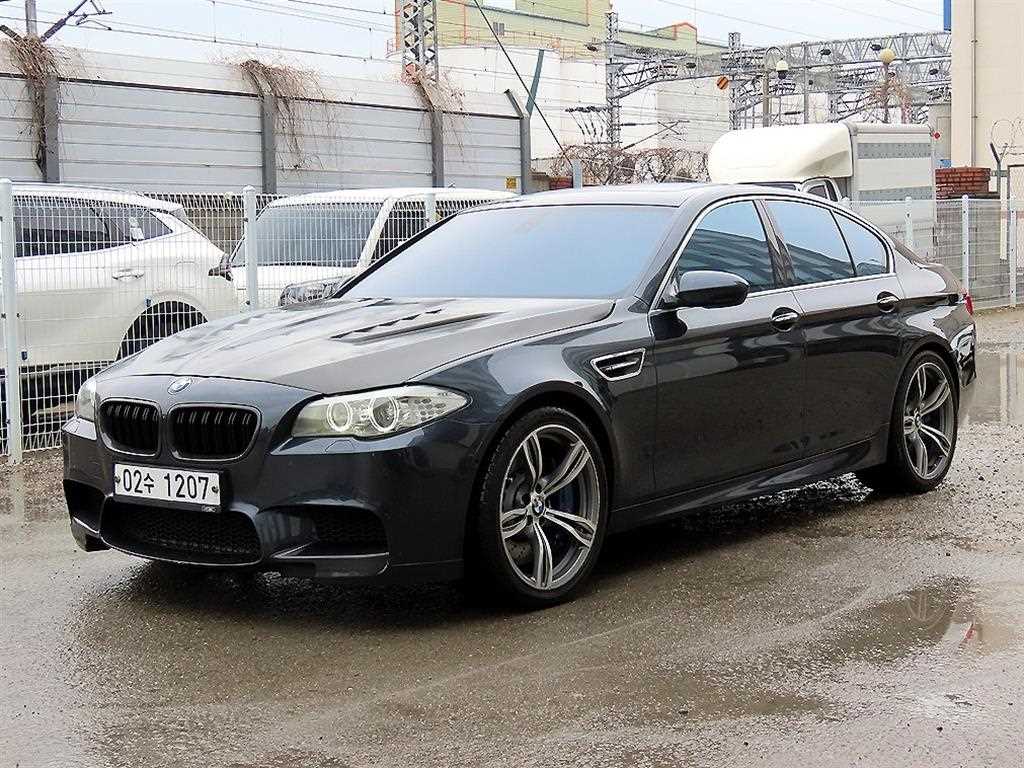 BMW 5시리즈 M5 세단 사진 2/20