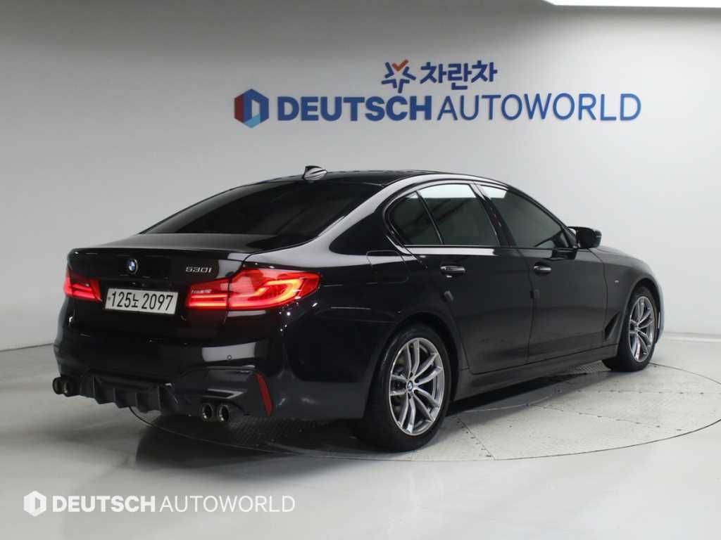 BMW 5시리즈 530i M 스포츠 플러스 사진 2/20