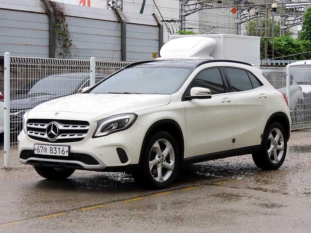 벤츠 GLA 클래스 GLA220 사진 2/20
