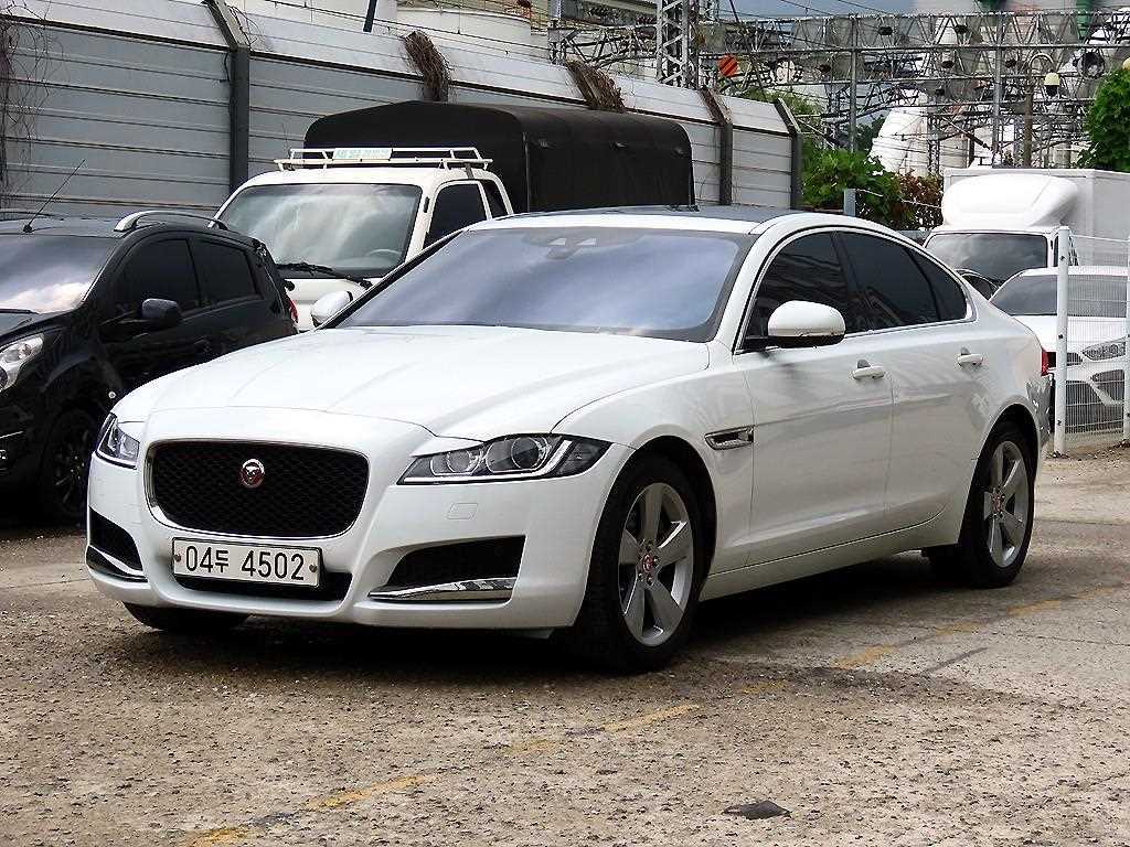 재규어 XF 2.0D 프레스티지 사진 2/20