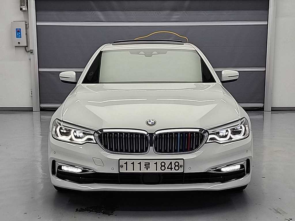 BMW 5시리즈 520d xDrive 럭셔리 플러스 사진 2/19