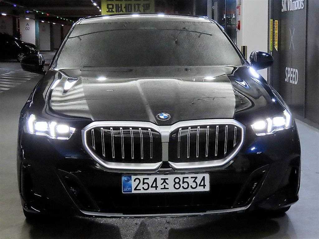 BMW 5시리즈 520i M 스포츠 사진 2/20