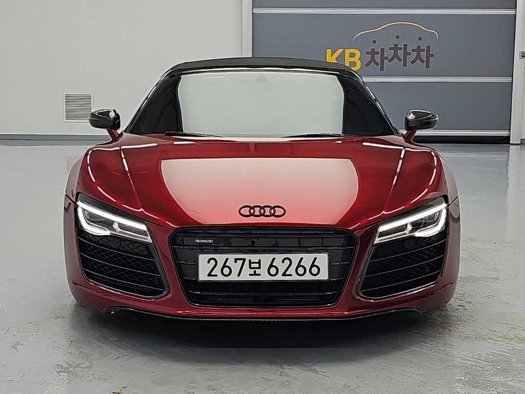아우디 R8 5.2 V10 쿠페 사진 2/18