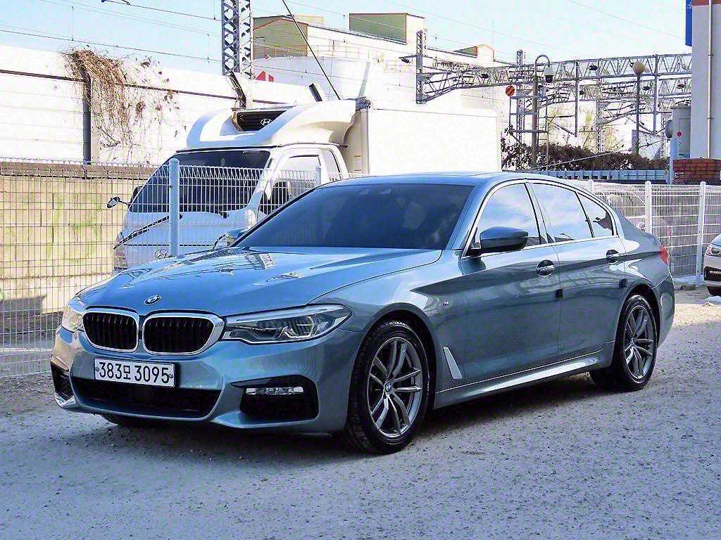 BMW 5시리즈 520d M 스포츠 플러스 사진 2/18