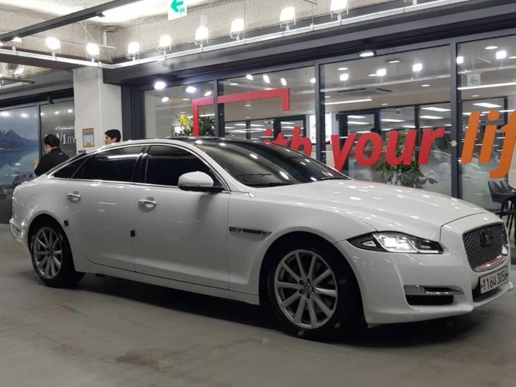 재규어 XJ 3.0D 프리미엄 럭셔리 LWB 사진 2/20