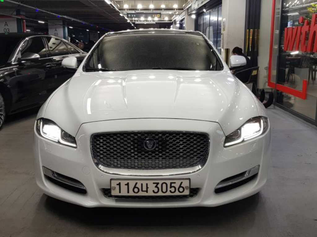 XJ (X351) 3.0D 프리미엄 럭셔리 LWB 2016년식